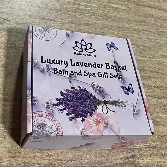 New Relaxcation Luxury Lavender bath and spa gift set - Picture 1 of 16